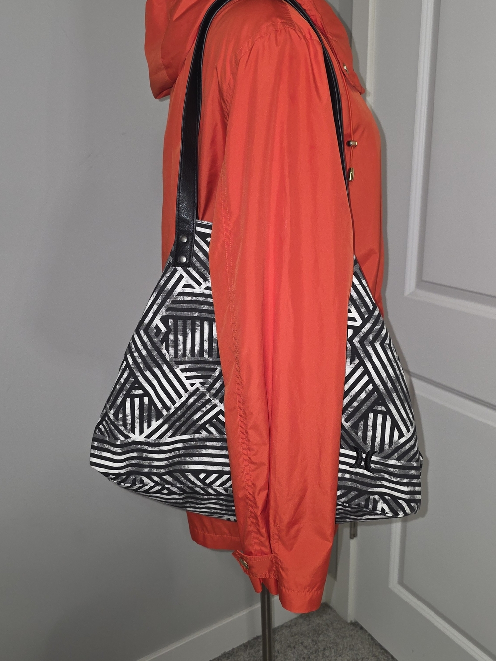 Hurley Juniors Tomboy Tote Black White Geometric Shoulder Bag beach Bag Canvas - Picture 2 of 16